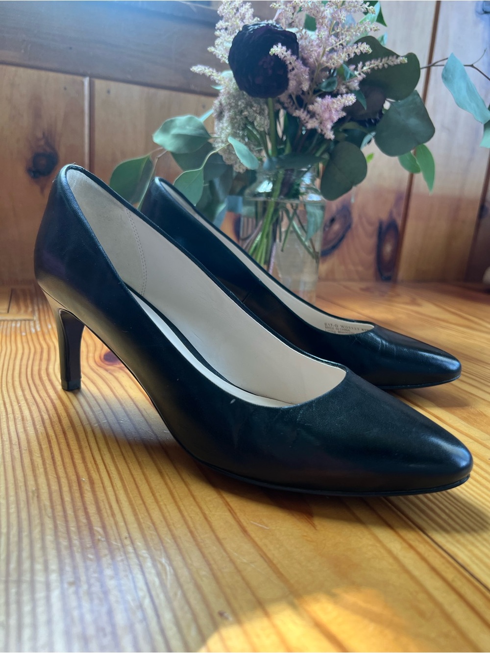 Cole Haan Women's Size 8.5 Black Pumps Low Heel Pointed Toe Office Leather